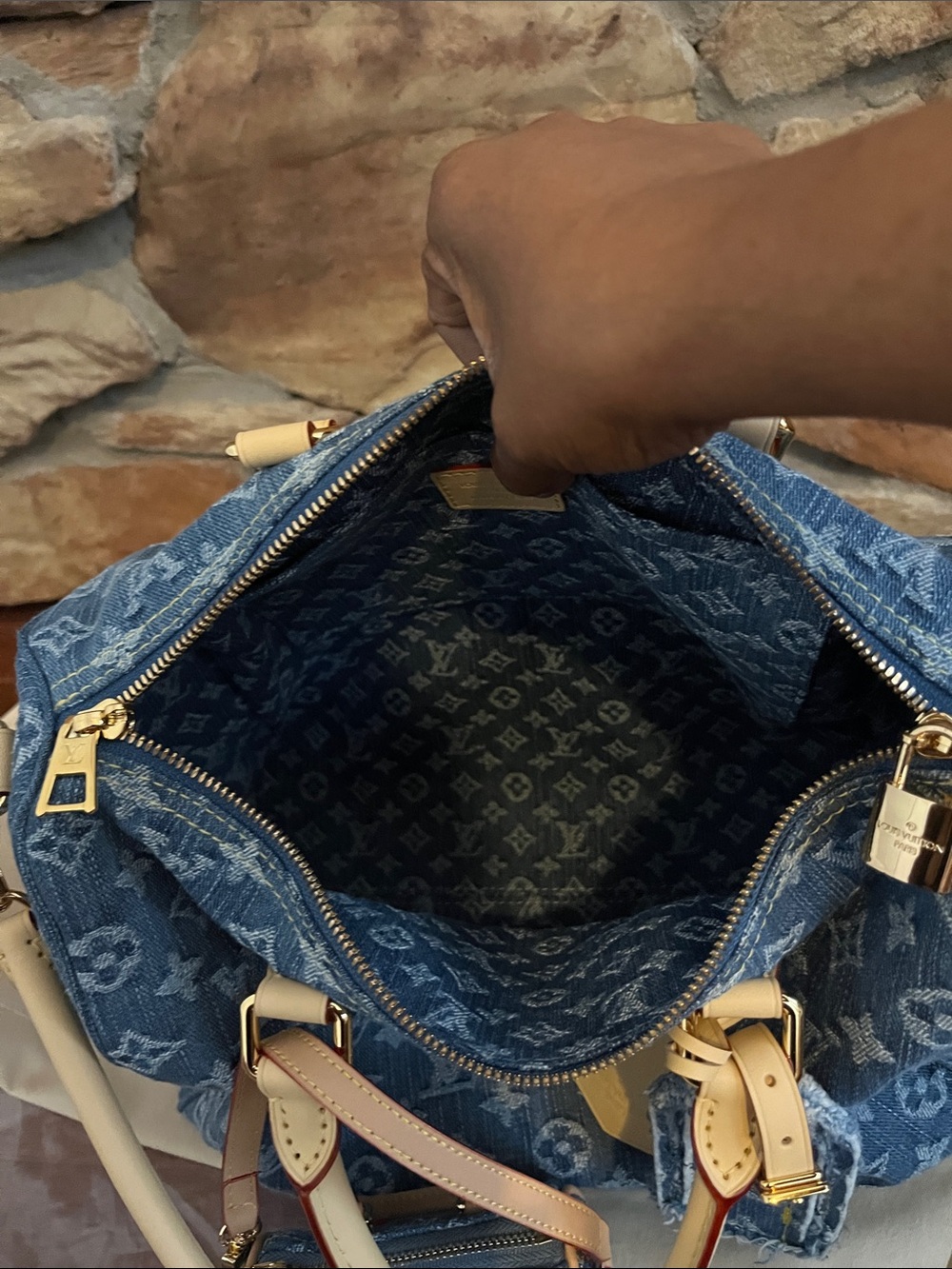Distressed lv denim speedy 30 ๐ - Picture 5 of 6
